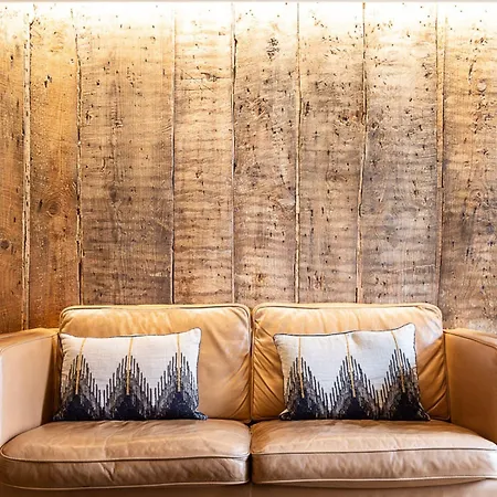 فندق Dare House