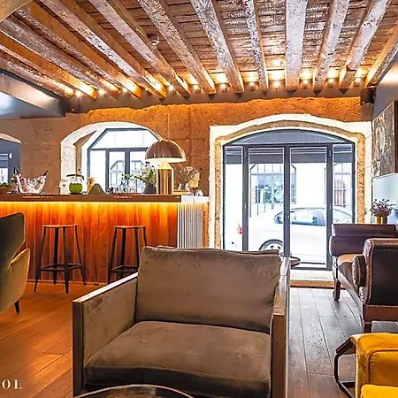 فندق Dare House