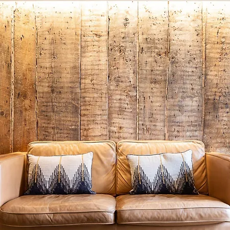 Dare House فندق 4*