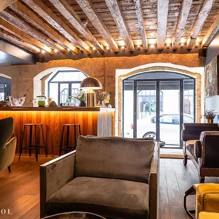 فندق Dare House