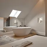 Dare House Szálloda